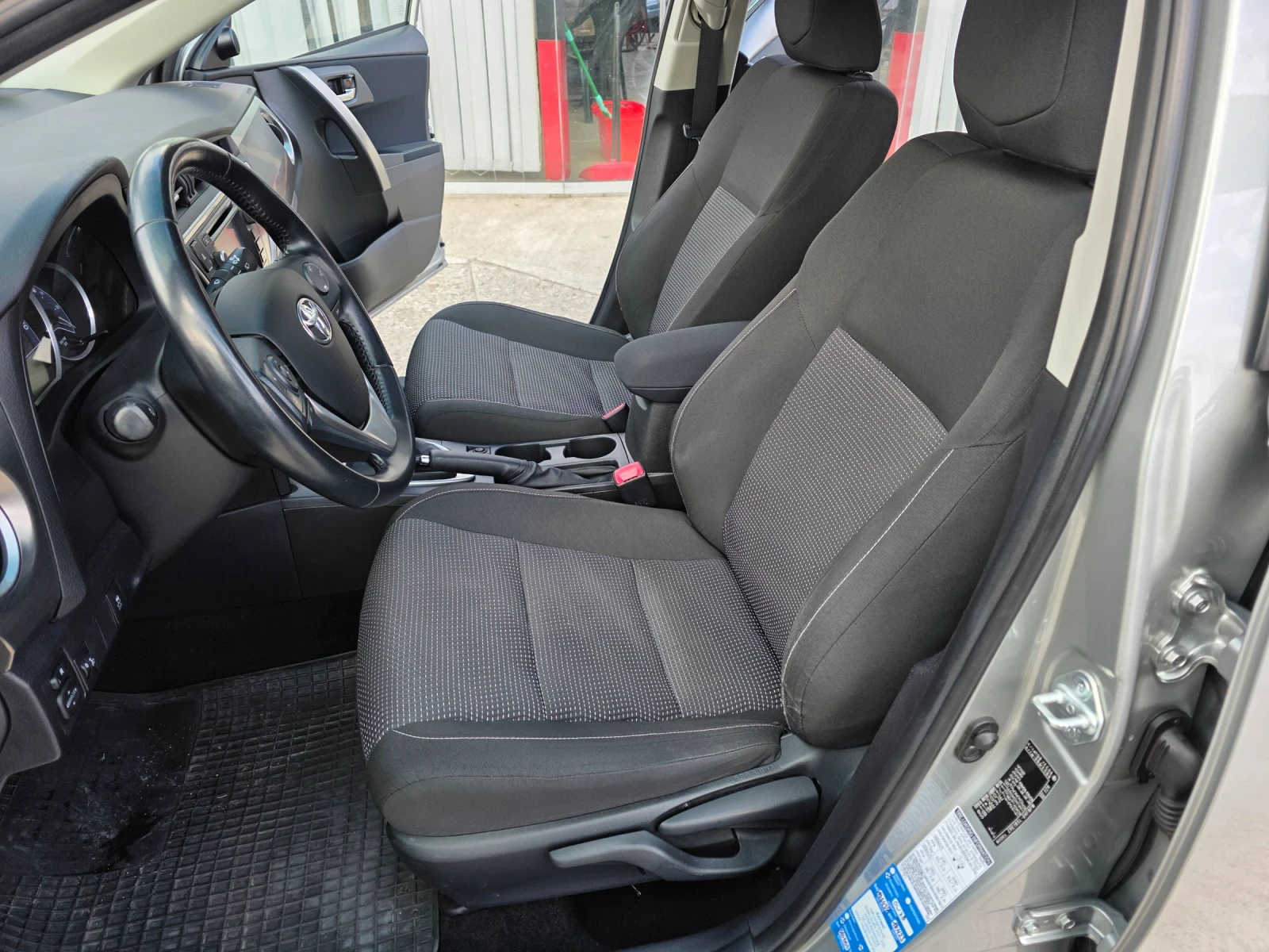 Toyota Auris 1.6 VVTI Камера Климатроник Евро 5 - изображение 6