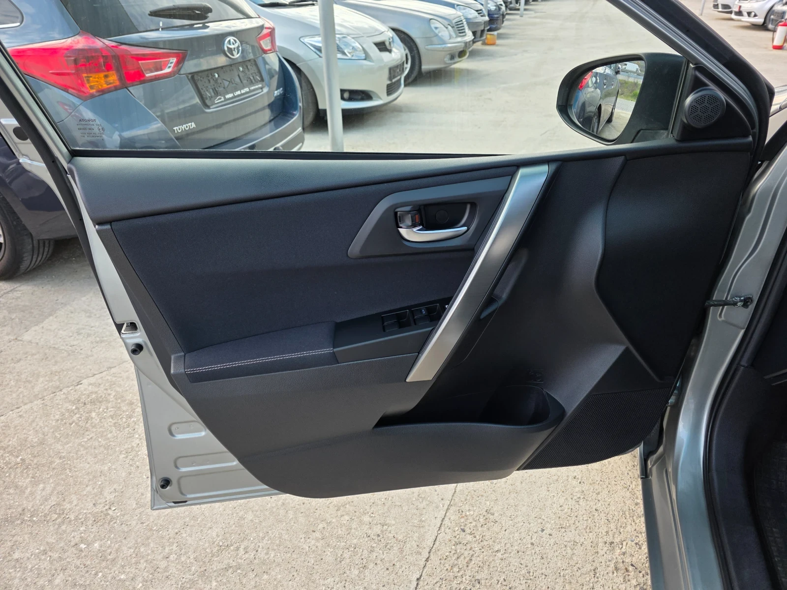 Toyota Auris 1.6 VVTI Камера Климатроник Евро 5 - изображение 5
