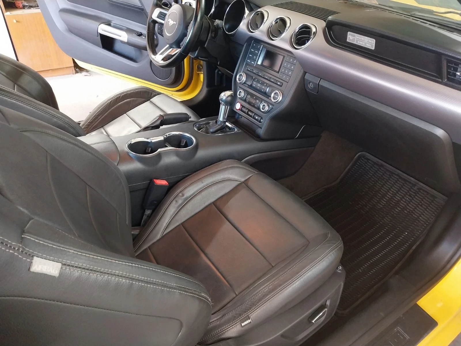 Ford Mustang 2.3 - изображение 9