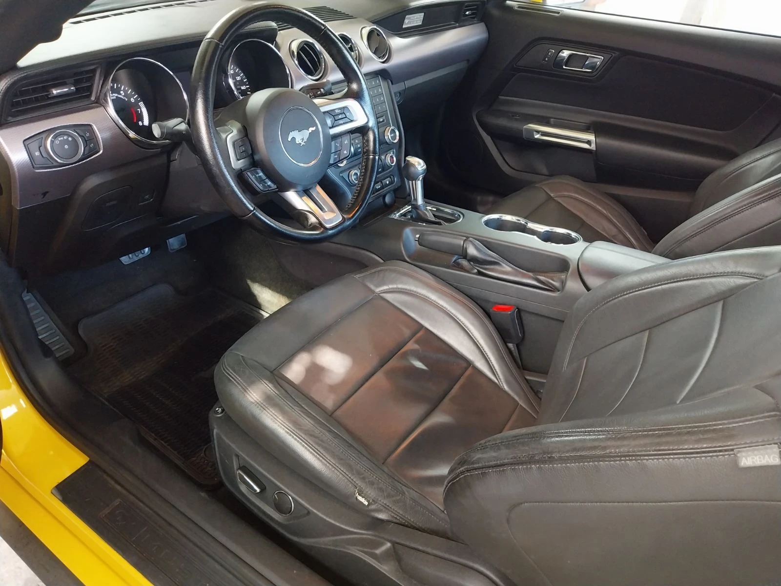Ford Mustang 2.3 - изображение 7