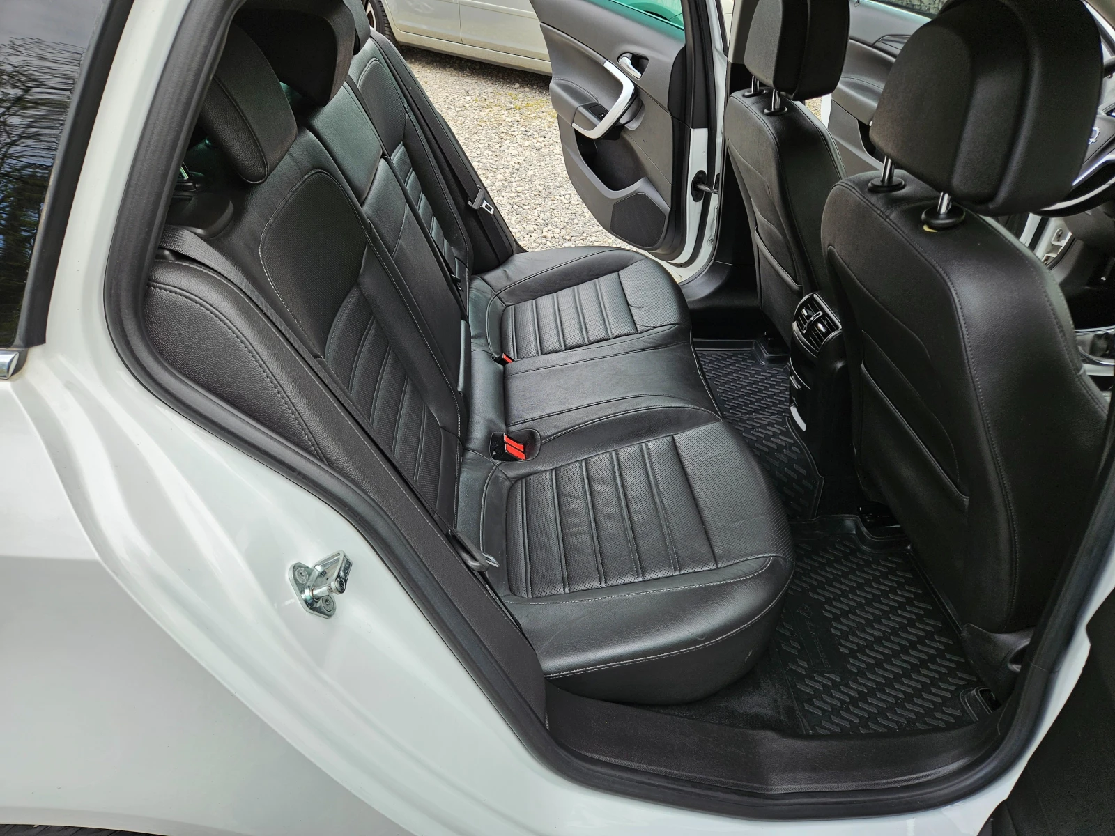 Opel Insignia 2.0 CDTI NAVI COSMO, снимка 11 - Автомобили и джипове - 52928949