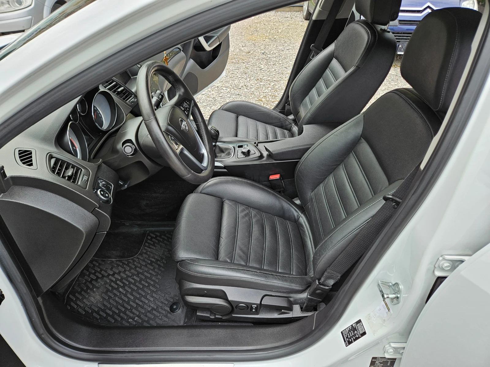 Opel Insignia 2.0 CDTI NAVI COSMO, снимка 9 - Автомобили и джипове - 52928949