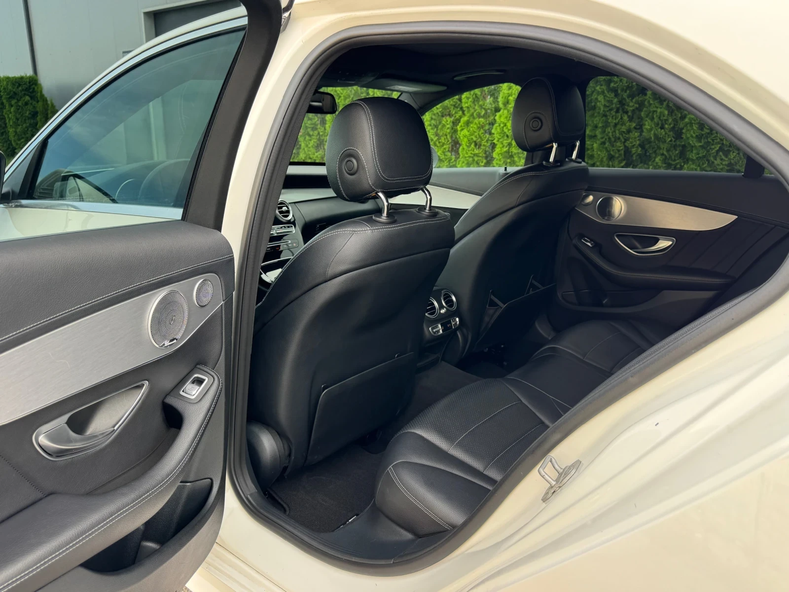 Mercedes-Benz C 200 AMG/7G-Tronic/Burmester/Distronic/HeadUp/ШВЕЙЦАРИЯ, снимка 13 - Автомобили и джипове - 53406730