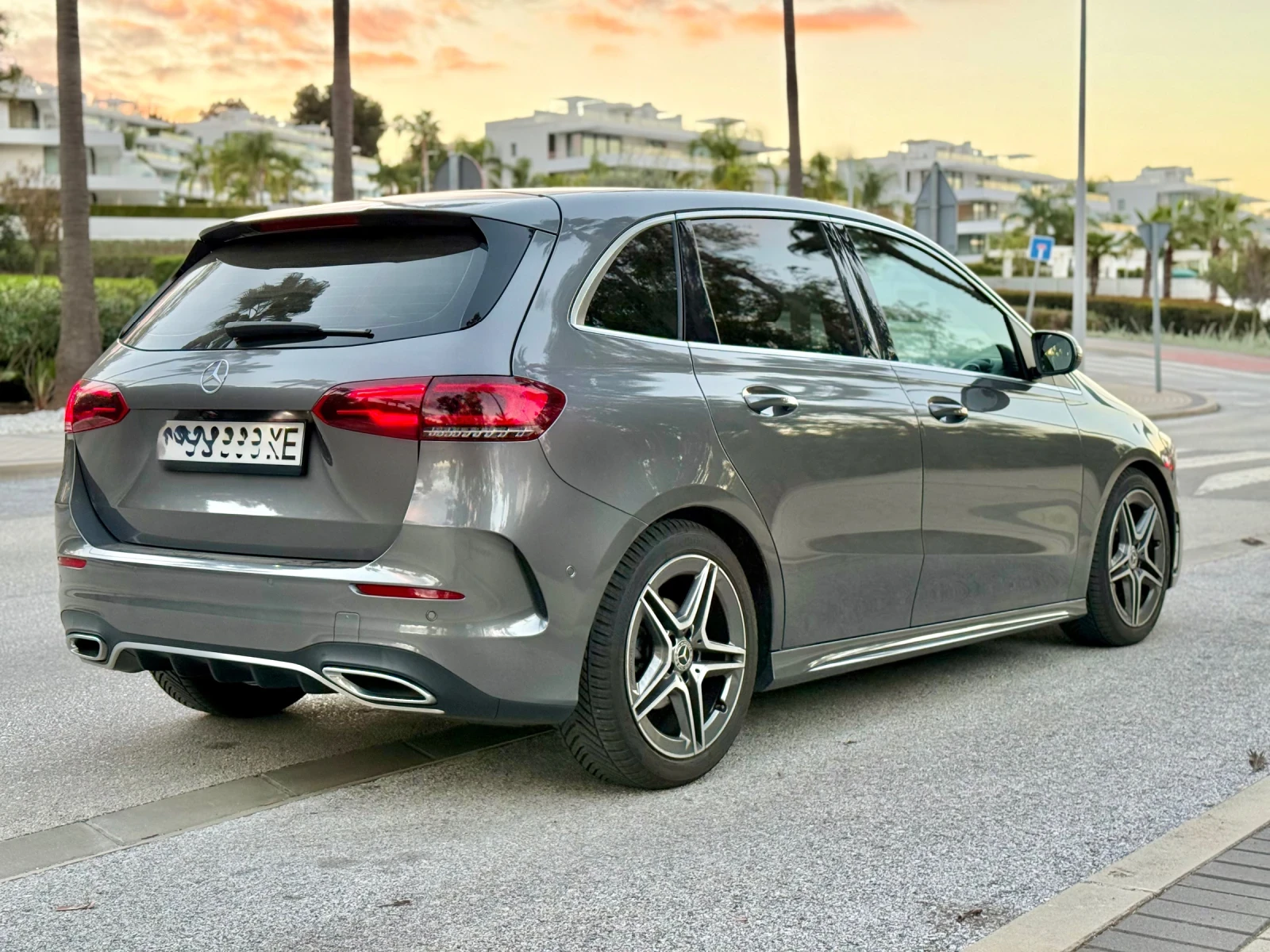 Mercedes-Benz B 180 AMG, снимка 6 - Автомобили и джипове - 53700517