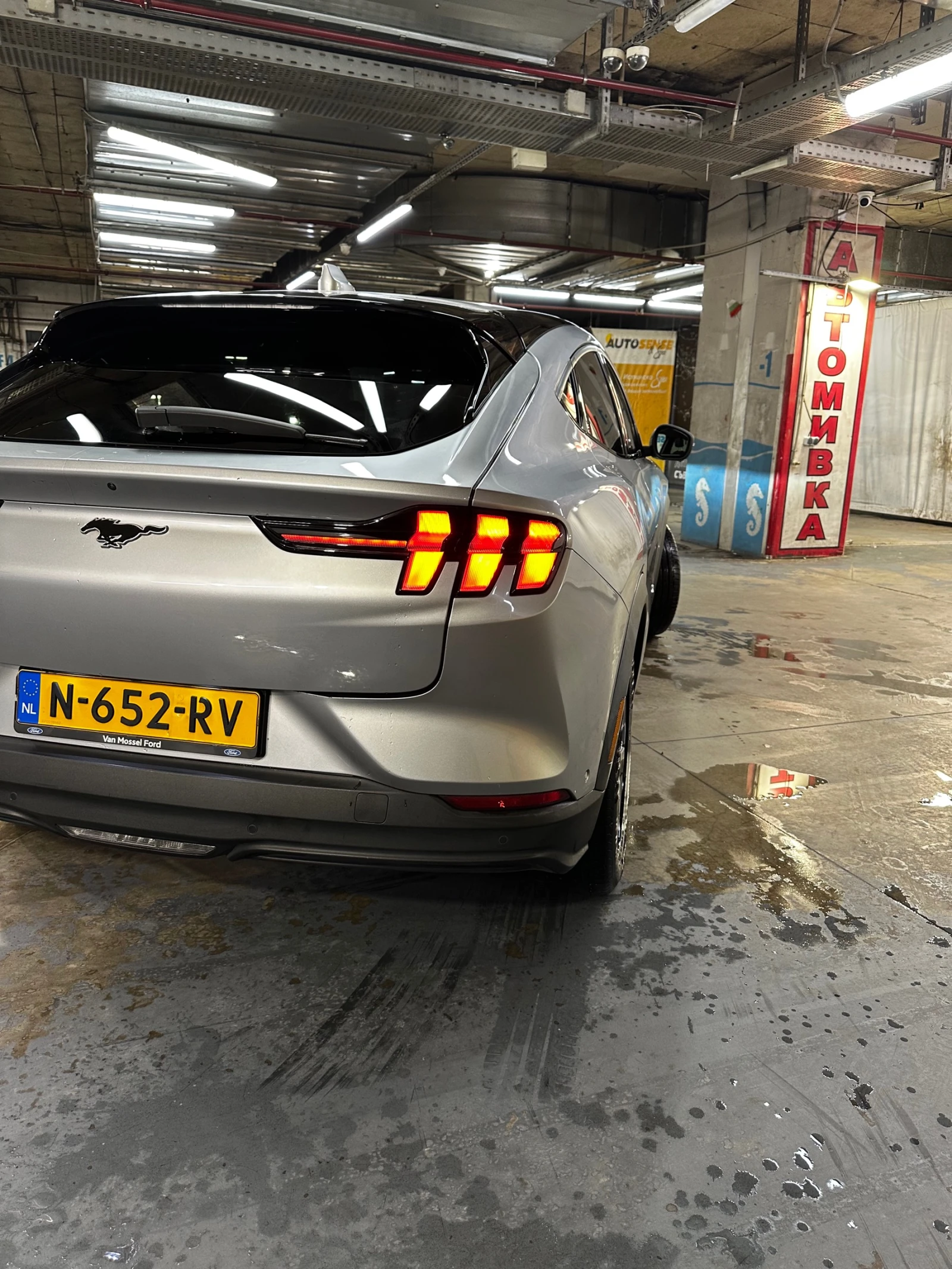 Ford Mustang Mach-E, снимка 9 - Автомобили и джипове - 54058692