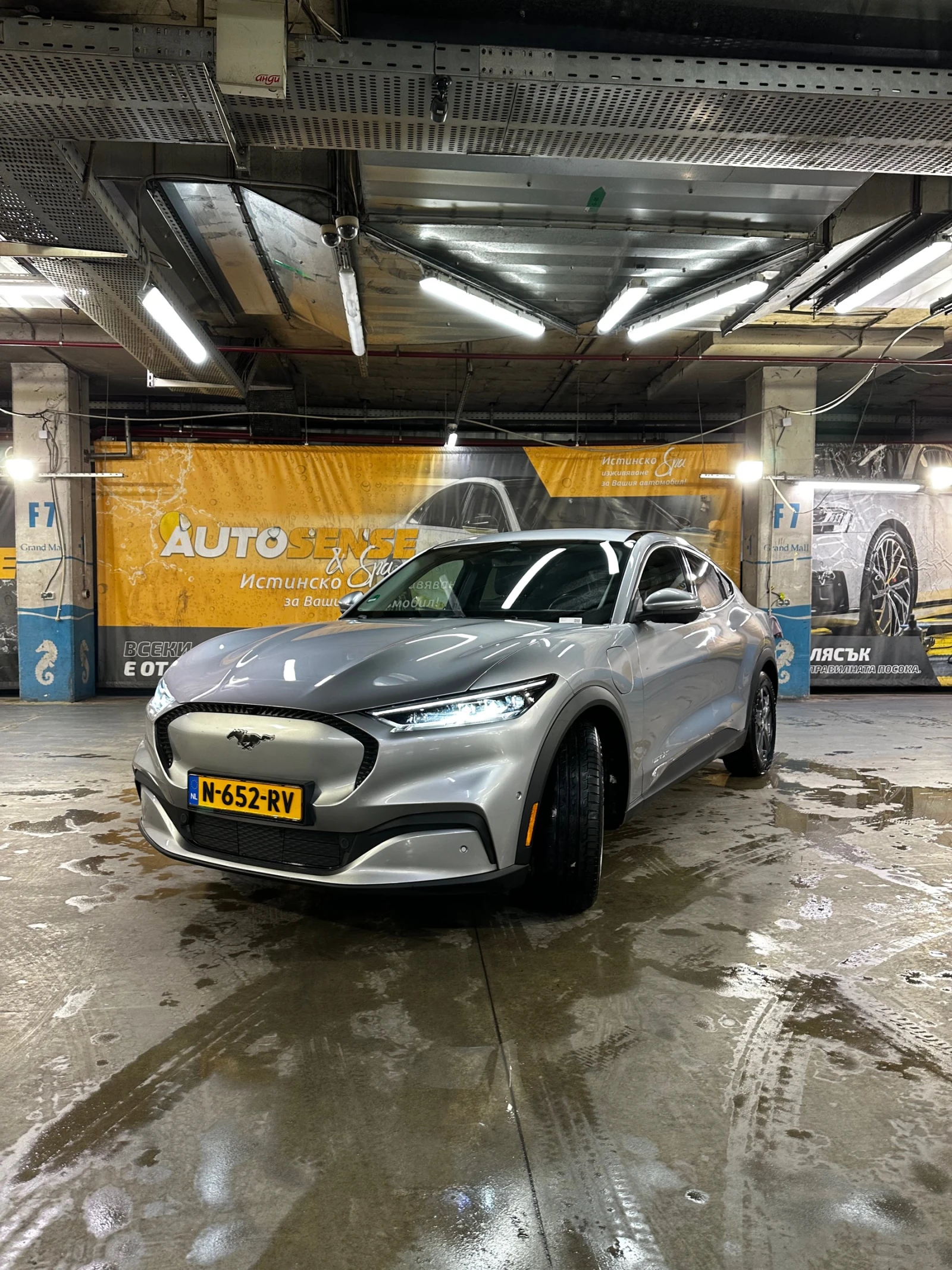 Ford Mustang Mach-E, снимка 2 - Автомобили и джипове - 54058692