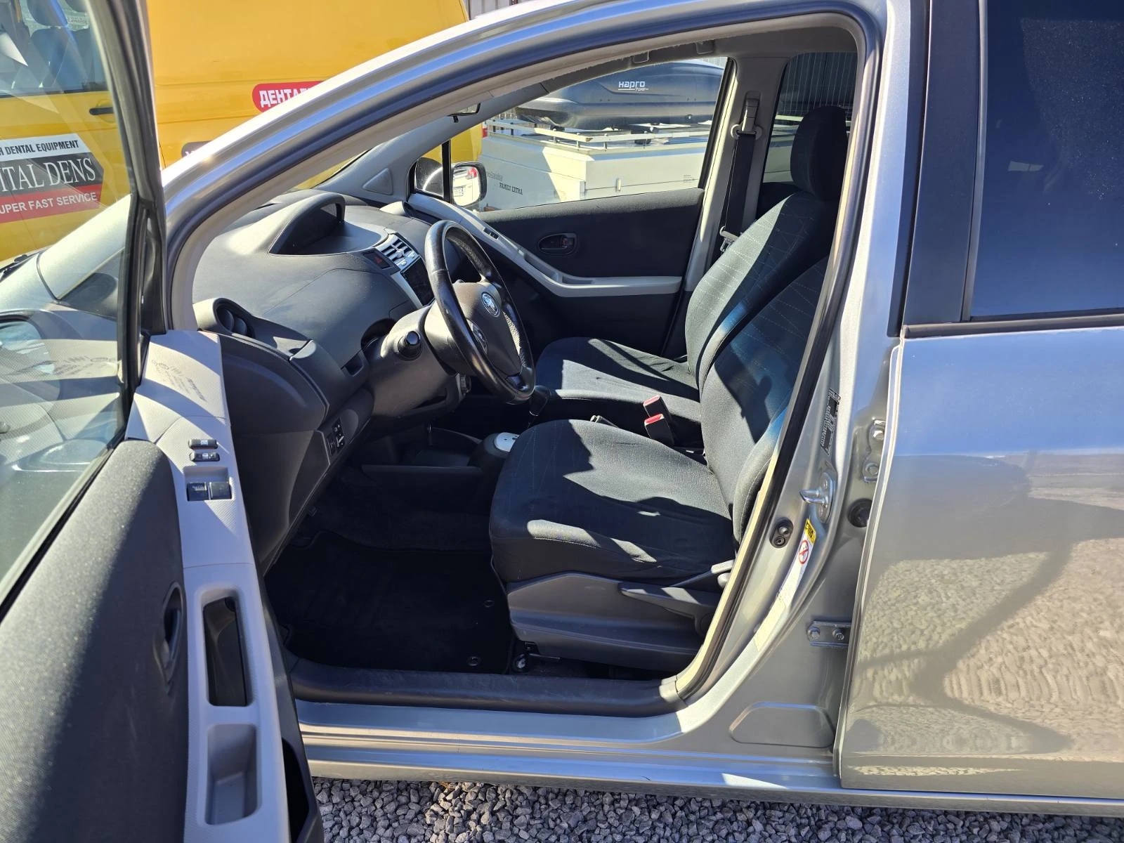 Toyota Yaris 1.3i АВТОМАТИК, снимка 5 - Автомобили и джипове - 54138999