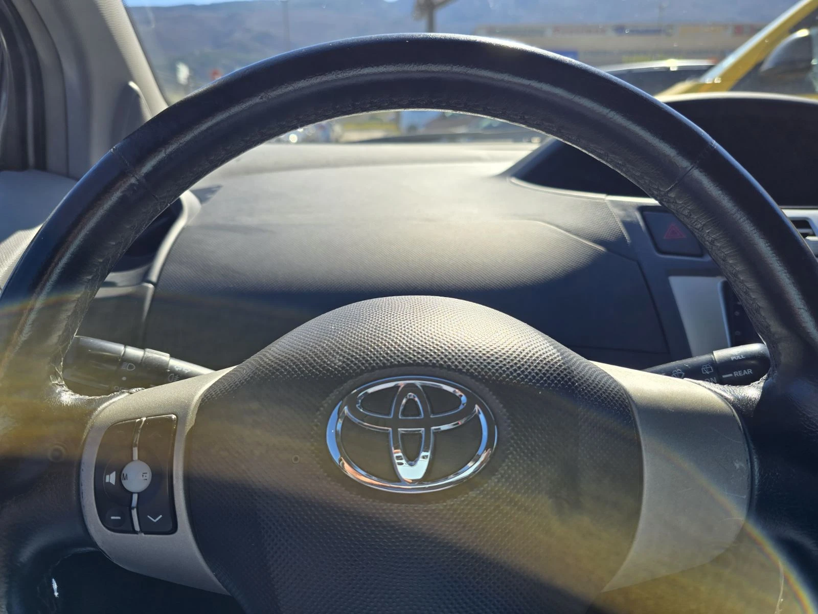 Toyota Yaris 1.3i АВТОМАТИК, снимка 13 - Автомобили и джипове - 54138999