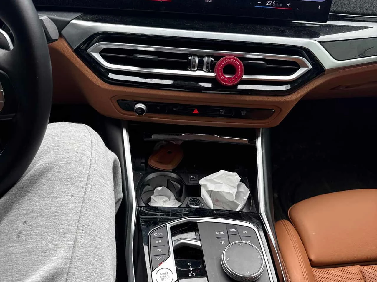 BMW 330 i xDrive/HUD/360 CAM/ШИБИДАХ, снимка 9 - Автомобили и джипове - 54161252