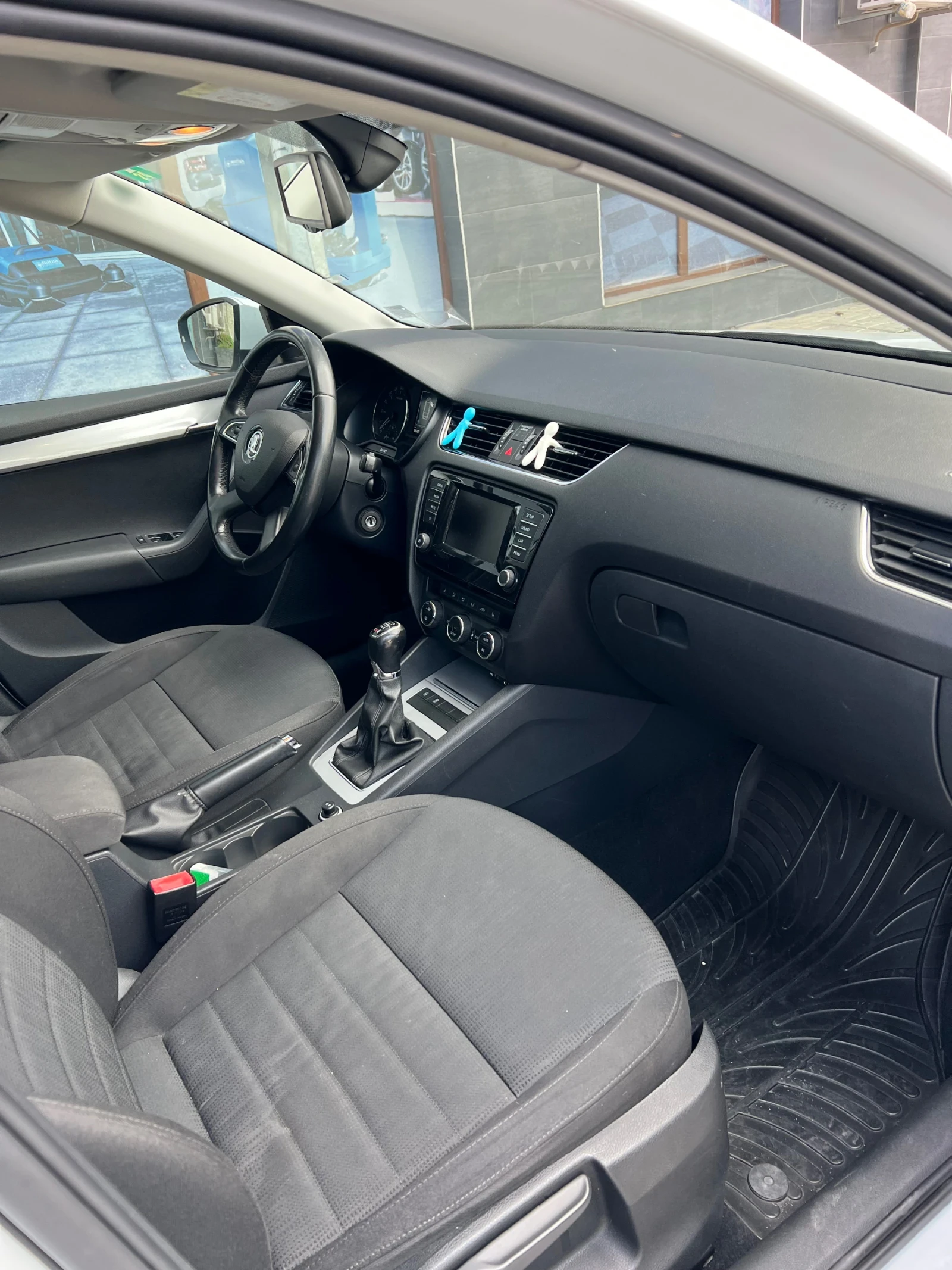 Skoda Octavia 1.6 TDI 4x4 Спешно, снимка 7 - Автомобили и джипове - 54215614