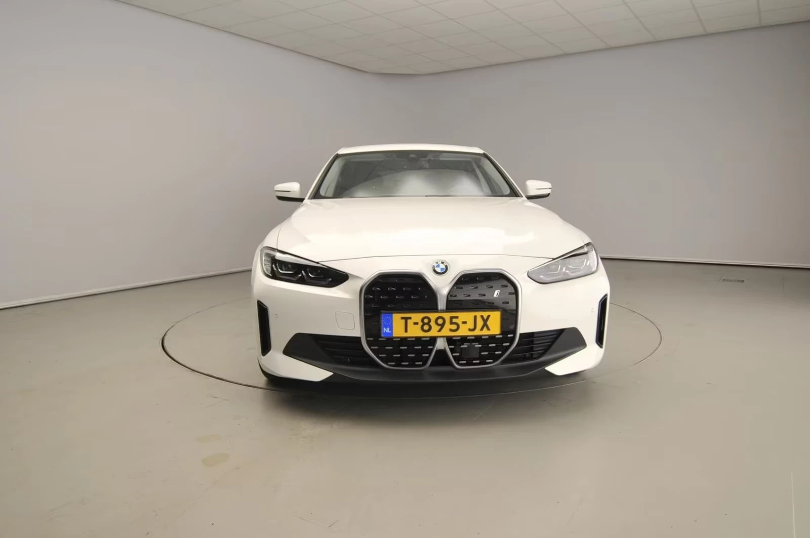 BMW i4 eDrive 40 Head-up Driving assistance Plus, снимка 3 - Автомобили и джипове - 54555934