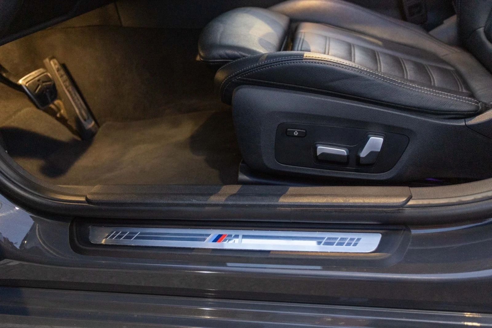 BMW 330 330e, снимка 14 - Автомобили и джипове - 54864649