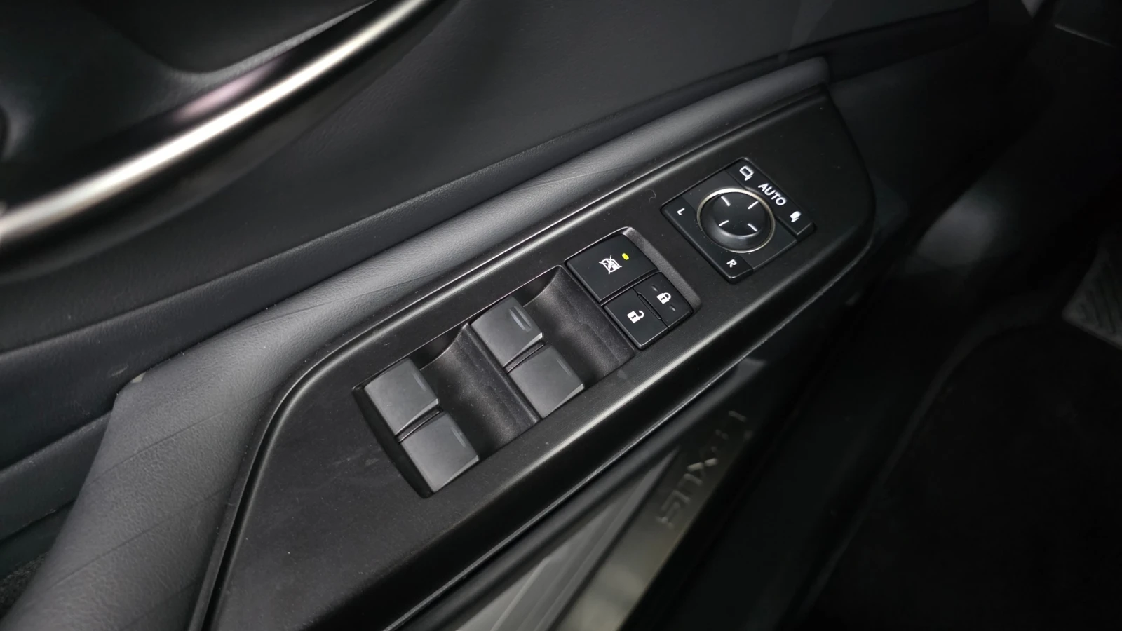 Lexus ES 300 * 7Th* Executive* Hybrid* Navi* Keyless, снимка 14 - Автомобили и джипове - 55244537