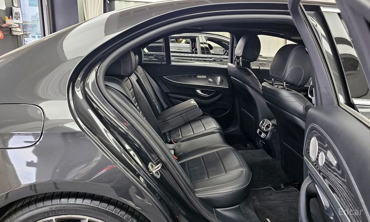 Mercedes-Benz E 350 AMG* LINE* BURMESTER* ДИСТРОНИК* ХЕДЪП* 360КАМЕРА*, снимка 15 - Автомобили и джипове - 55311408