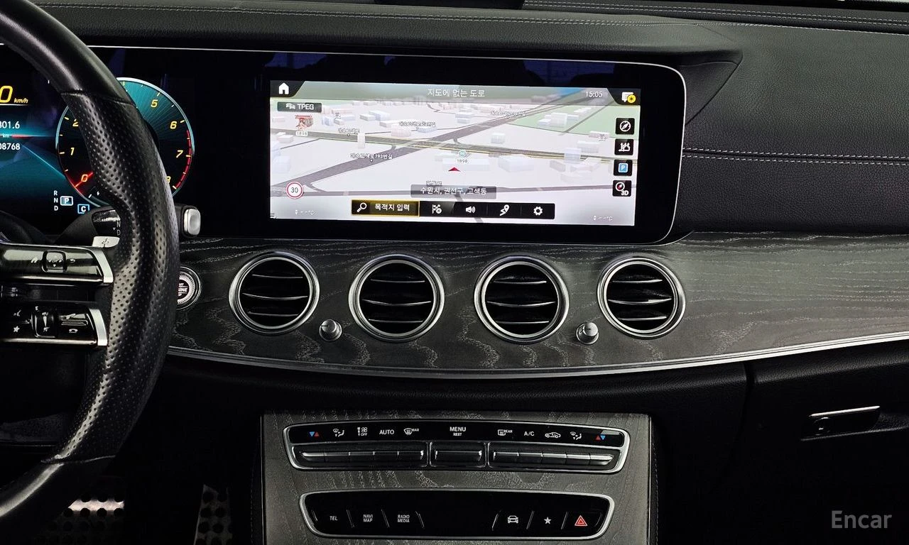 Mercedes-Benz E 350 AMG* LINE* BURMESTER* ДИСТРОНИК* ХЕДЪП* 360КАМЕРА*, снимка 8 - Автомобили и джипове - 55311408