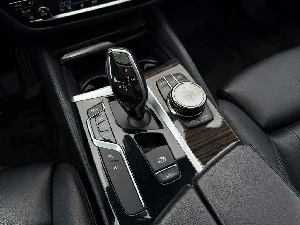 BMW 540 i* XDRIVE* M SPORT* HARMAN* HEAD UP* 360 КАМЕРИ, снимка 13 - Автомобили и джипове - 55315502