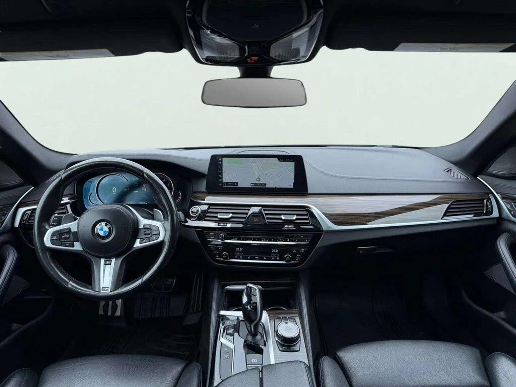 BMW 540 i* XDRIVE* M SPORT* HARMAN* HEAD UP* 360 КАМЕРИ, снимка 9 - Автомобили и джипове - 55315502