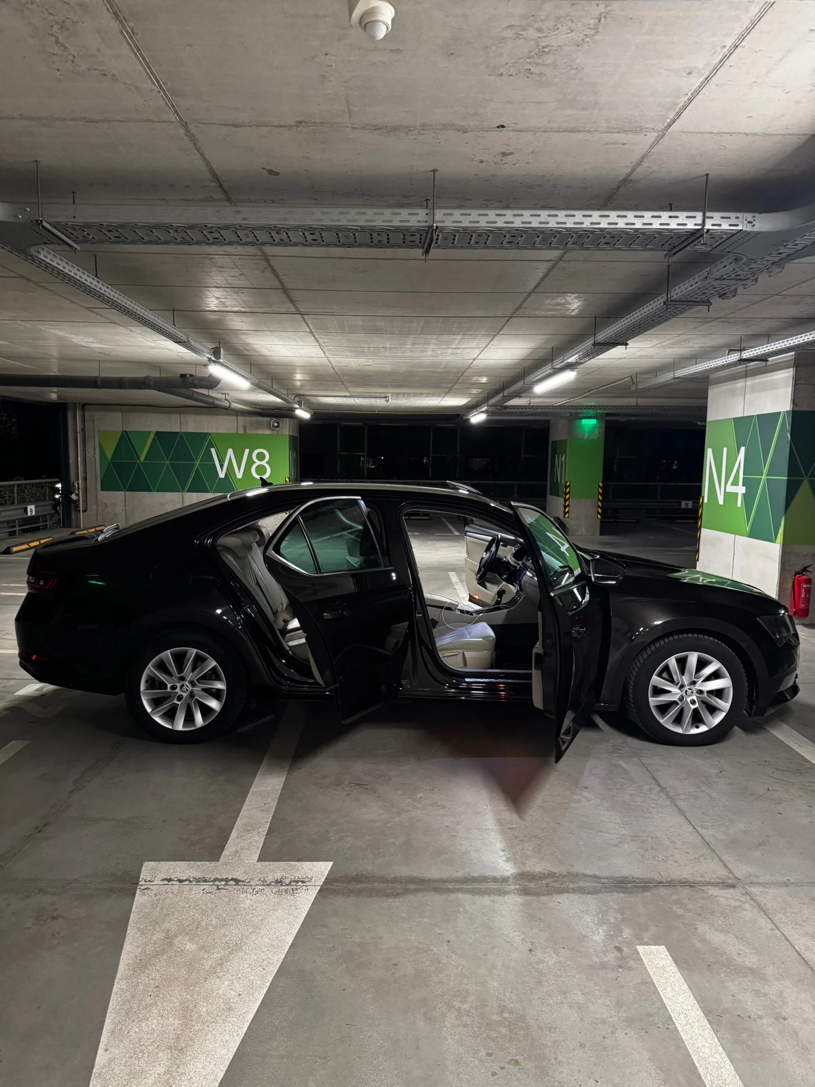Skoda Superb III 2.0 TDI 190кс, снимка 4 - Автомобили и джипове - 55964143