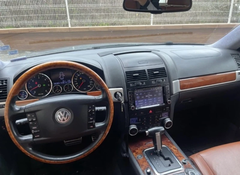 VW Touareg, снимка 4 - Автомобили и джипове - 47562714