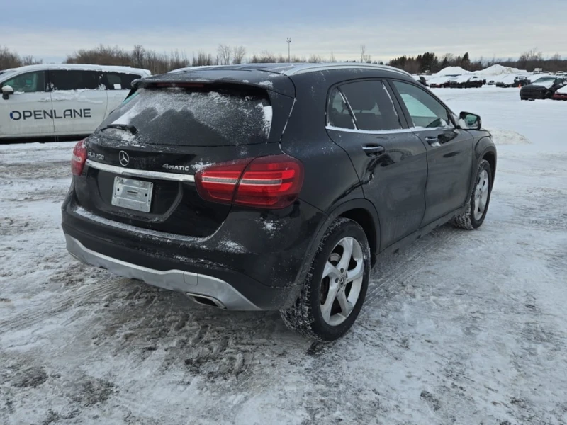 Mercedes-Benz GLA 250  CARFAX * БЕЗ ПЪРВОНАЧАЛНА ВНОСКА, снимка 3 - Автомобили и джипове - 52807797