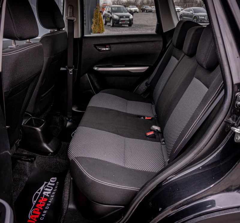 Suzuki Vitara 1.6i 4x4 КАТО НОВА! ДИСТРОНИК, ПОДГРЕВ, КАМЕРА!, снимка 12 - Автомобили и джипове - 53452932