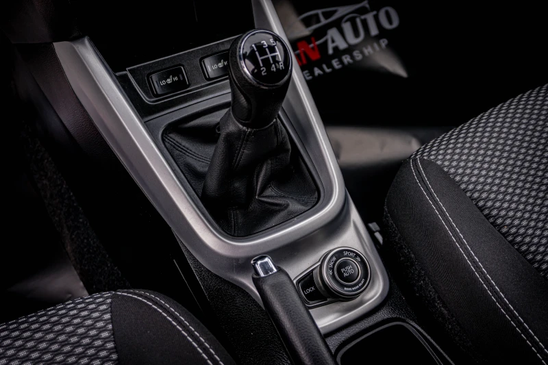 Suzuki Vitara 1.6i 4x4 КАТО НОВА! ДИСТРОНИК, ПОДГРЕВ, КАМЕРА!, снимка 7 - Автомобили и джипове - 53452932