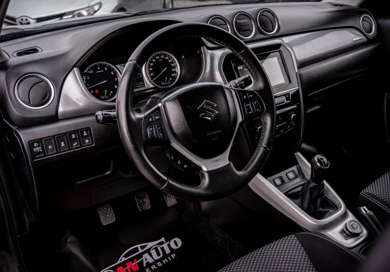 Suzuki Vitara 1.6i 4x4 КАТО НОВА! ДИСТРОНИК, ПОДГРЕВ, КАМЕРА!, снимка 8 - Автомобили и джипове - 53452932