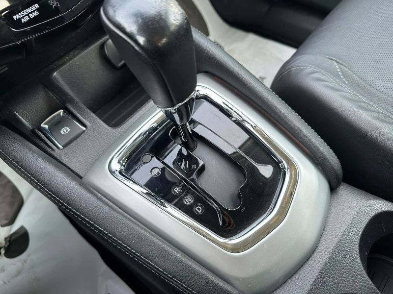 Nissan Qashqai 1.6 dCi Tekna Premium, снимка 11 - Автомобили и джипове - 53559518