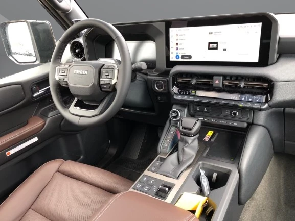 Toyota Hilux 4×4 Double Cab Invincible = NEW = Гаранция, снимка 8 - Автомобили и джипове - 54138993