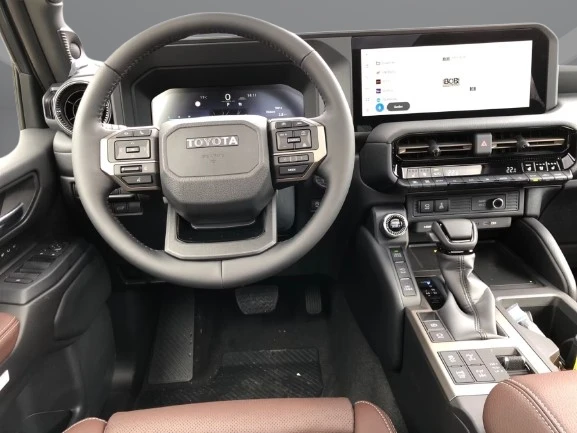 Toyota Hilux 4×4 Double Cab Invincible = NEW = Гаранция, снимка 6 - Автомобили и джипове - 54138993