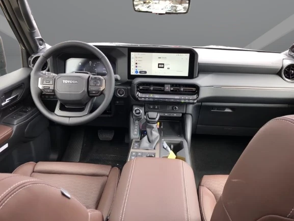 Toyota Hilux 4×4 Double Cab Invincible = NEW = Гаранция, снимка 7 - Автомобили и джипове - 54138993