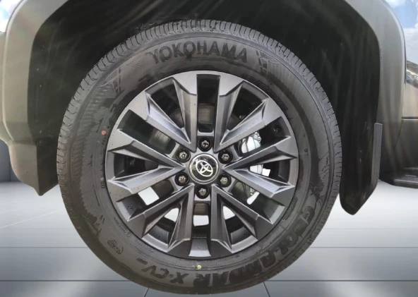 Toyota Hilux 4×4 Double Cab Invincible = NEW = Гаранция, снимка 4 - Автомобили и джипове - 54138993