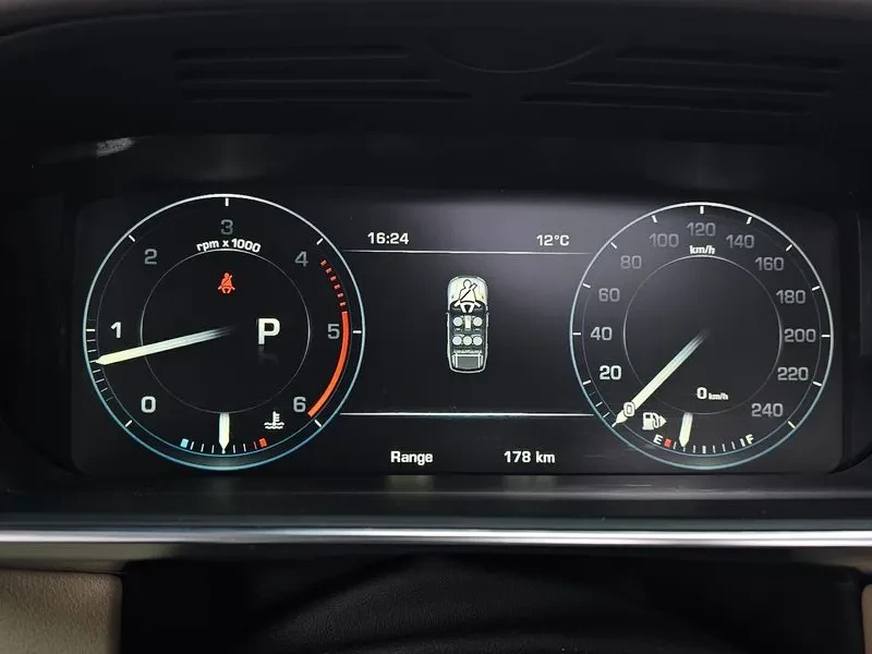 Land Rover Range Rover Sport 3.0D, снимка 8 - Автомобили и джипове - 54500591