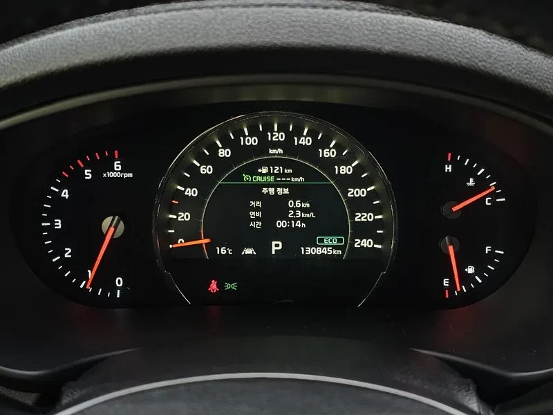 Kia Sorento 2.2 CRDI 4WD - САМО 30% АВАНС, снимка 8 - Автомобили и джипове - 56017291