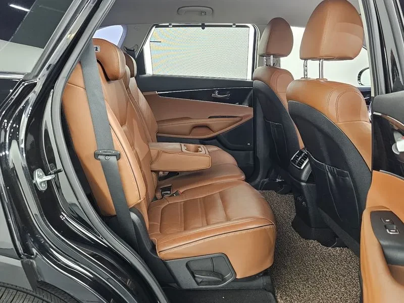 Kia Sorento 2.2 CRDI 4WD - САМО 30% АВАНС, снимка 12 - Автомобили и джипове - 56017291