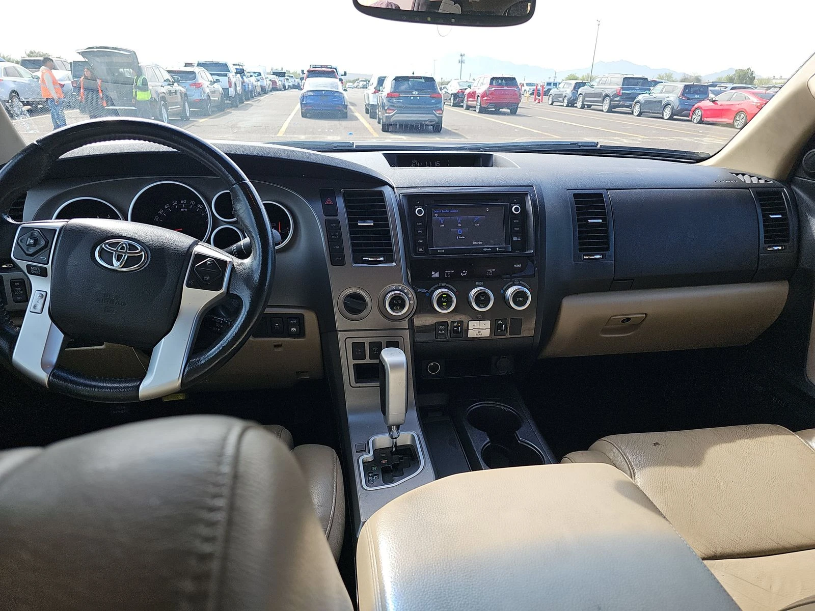 Toyota Sequoia LIMITED* 5.7* V8* ПОДГРЕВ* КАМЕРА* КЕЙЛЕС, снимка 10 - Автомобили и джипове - 53780466