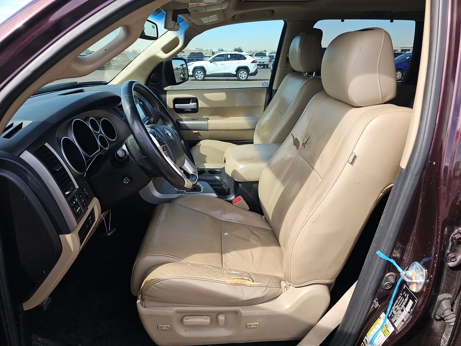 Toyota Sequoia LIMITED* 5.7* V8* ПОДГРЕВ* КАМЕРА* КЕЙЛЕС, снимка 13 - Автомобили и джипове - 53780466