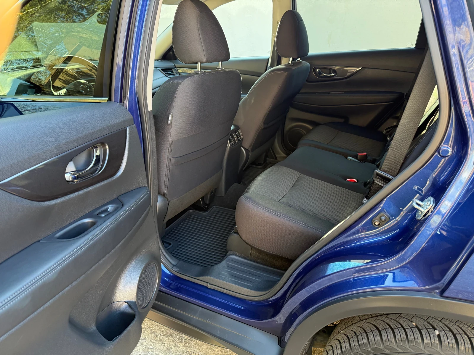 Nissan Rogue 2.5 SV AWD, снимка 9 - Автомобили и джипове - 54115554