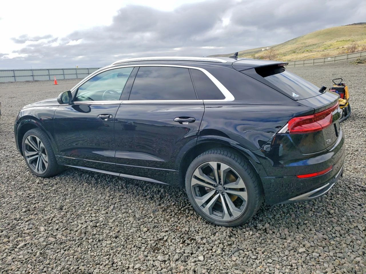 Audi Q8 QUATTRO* PRESTIGE* MATRIX* DISTRONIC* 360* КАМЕРА*, снимка 4 - Автомобили и джипове - 54998982
