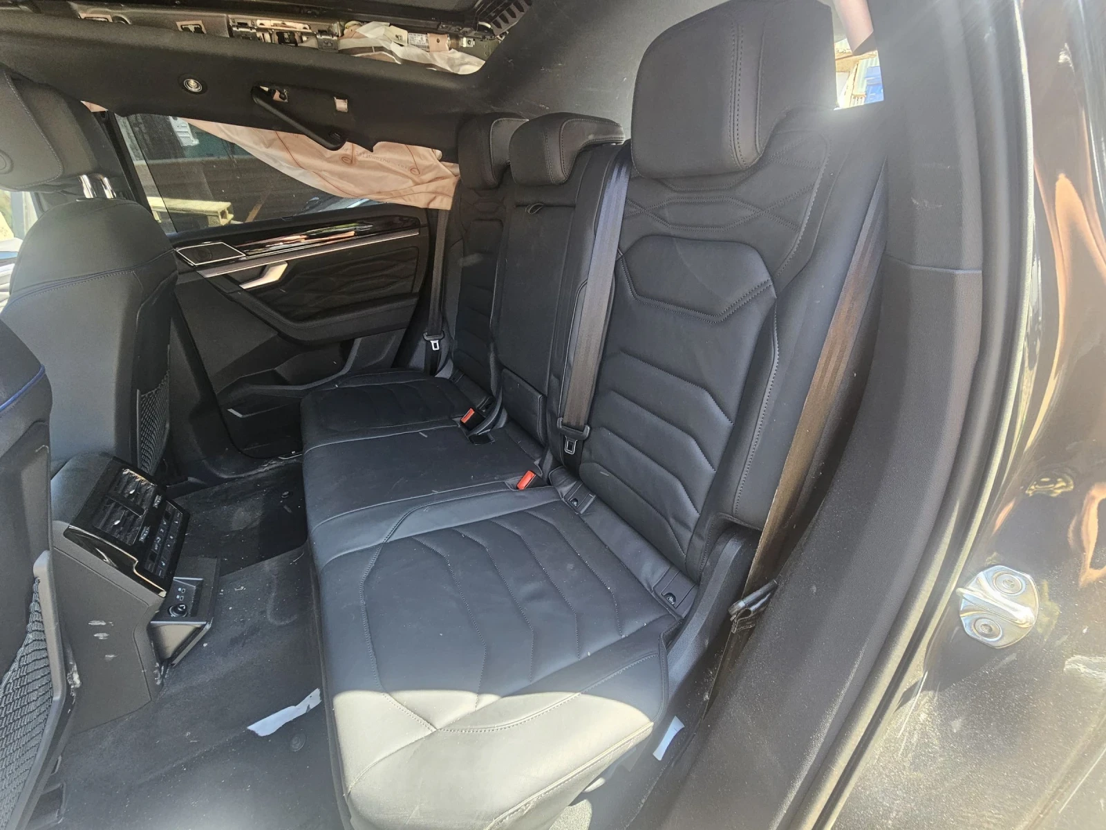 VW Touareg 3.0 eHybrid 462к.с., снимка 8 - Автомобили и джипове - 55461767
