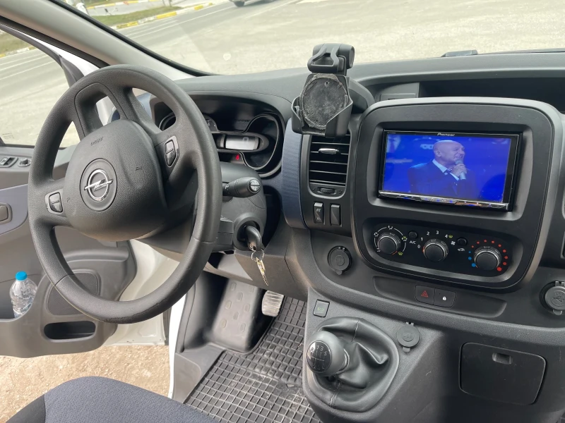 Opel Vivaro, снимка 15 - Бусове и автобуси - 49472057