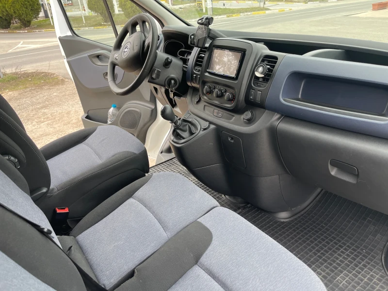 Opel Vivaro, снимка 10 - Бусове и автобуси - 49472057