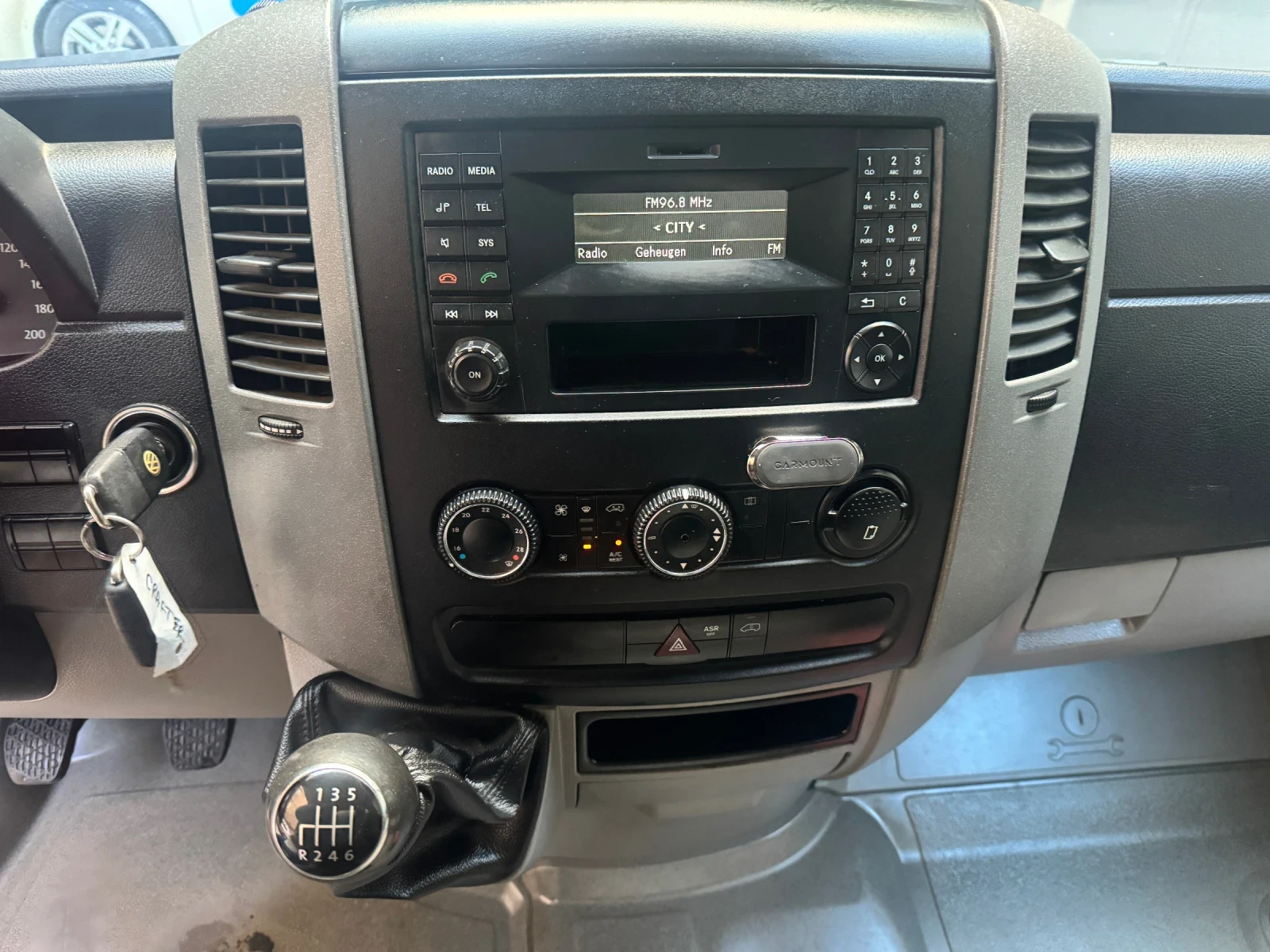 VW Crafter 3, 60м* КЛИМАТИК * 136 p.s., снимка 12 - Бусове и автобуси - 54458554