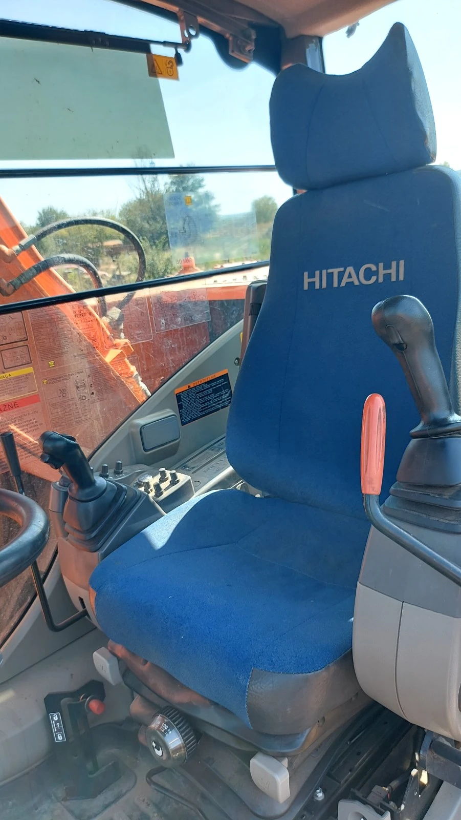Багер Hitachi 210W-3, снимка 4 - Индустриална техника - 55914524