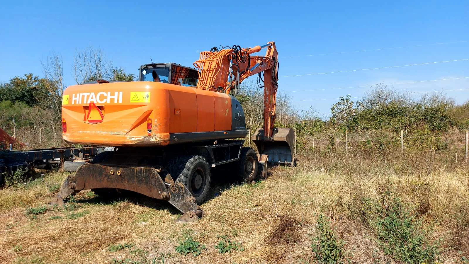 Багер Hitachi 210W-3, снимка 12 - Индустриална техника - 55914524