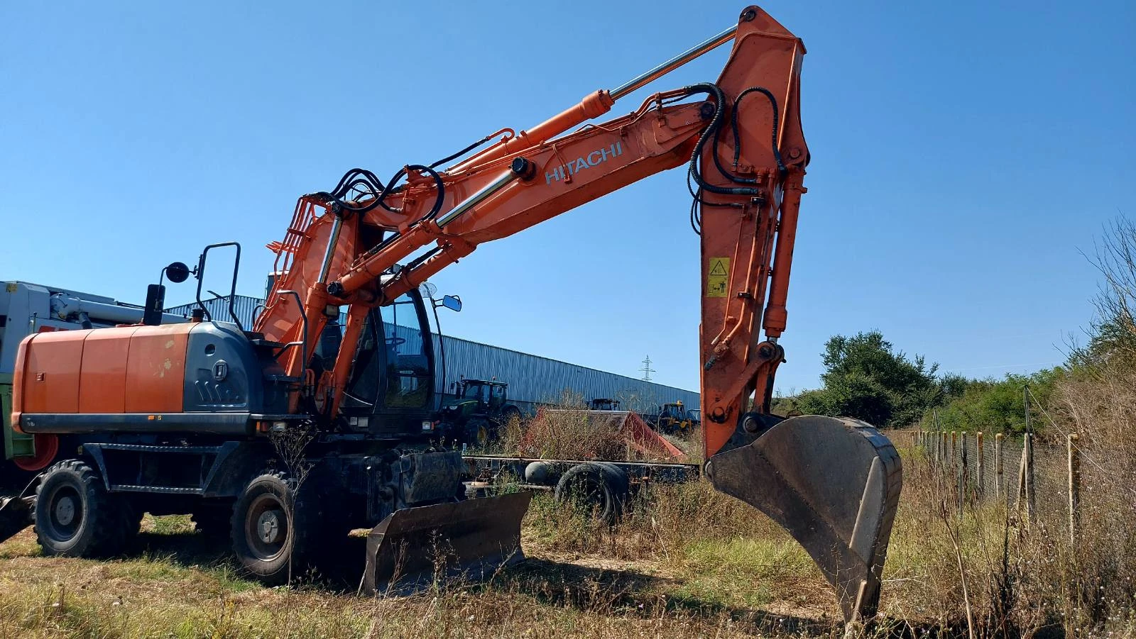 Багер Hitachi 210W-3, снимка 10 - Индустриална техника - 55914524