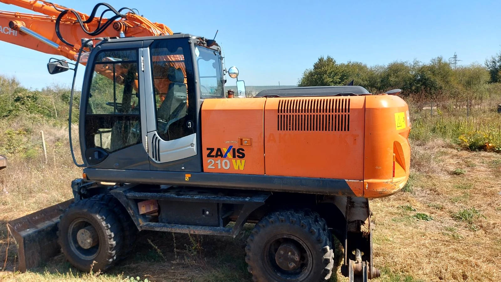 Багер Hitachi 210W-3