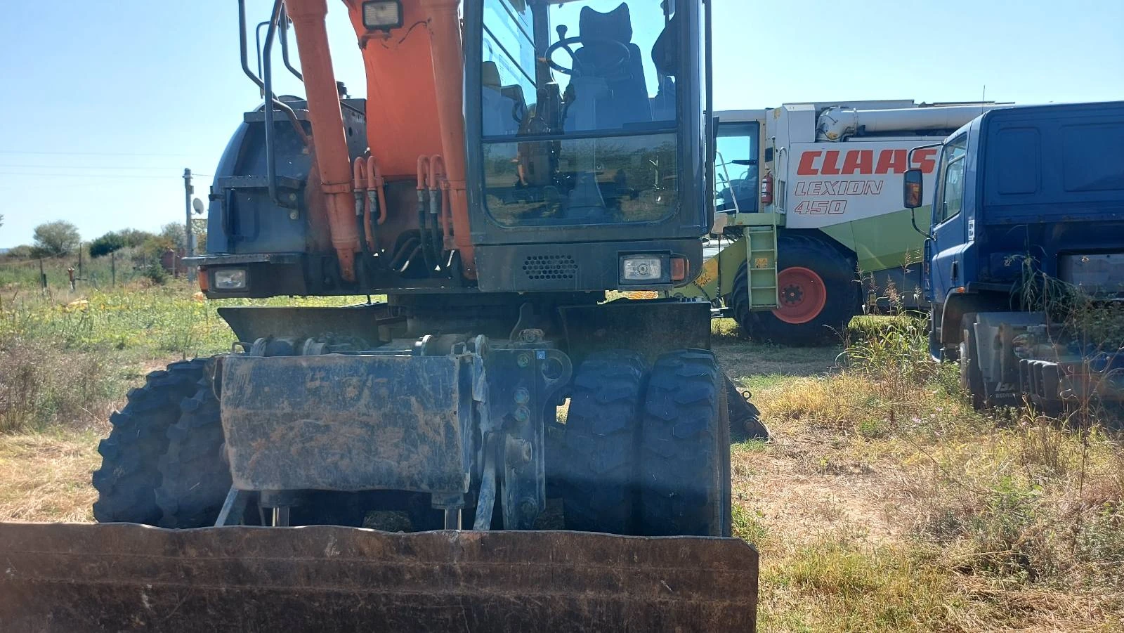 Багер Hitachi 210W-3, снимка 7 - Индустриална техника - 55914524