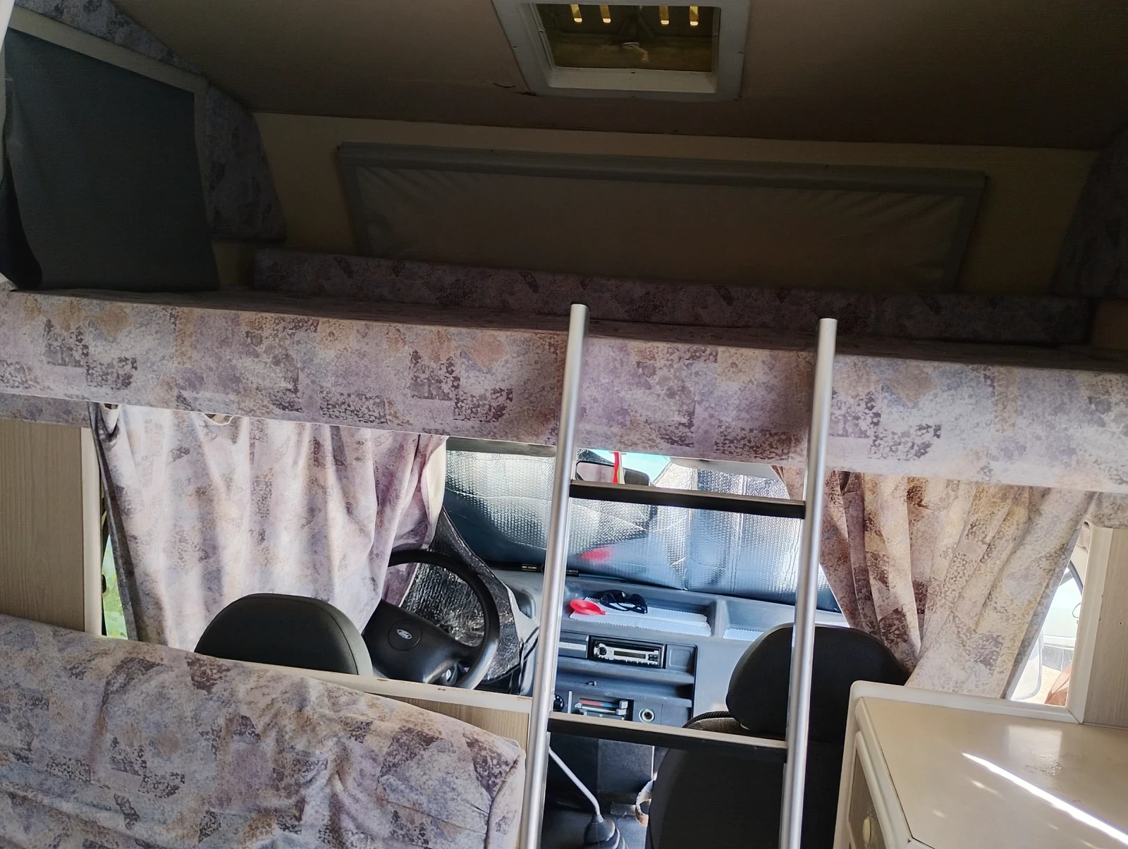 Кемпер Ford Transit , снимка 5 - Каравани и кемпери - 55866149