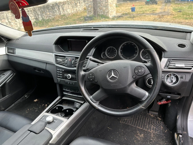 Mercedes-Benz E 220 На части, снимка 8 - Автомобили и джипове - 47217736